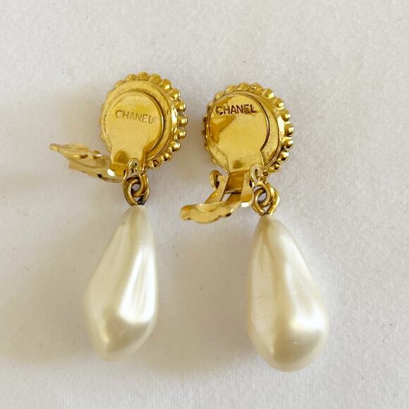 CHANEL Vintage 80s Clover Enamel Faux Pearl Clip On Earrings Collection 26 COA - Picture 8 of 12